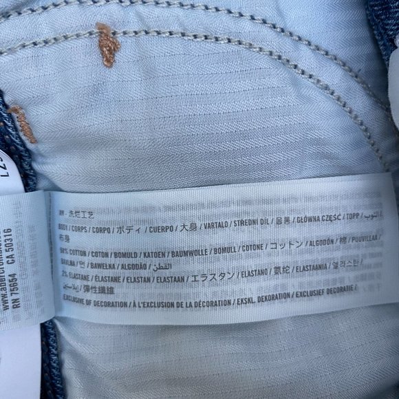 Hollister Curvy High Rise Mom Jeans size 9 two-tone - Picture 10 of 11